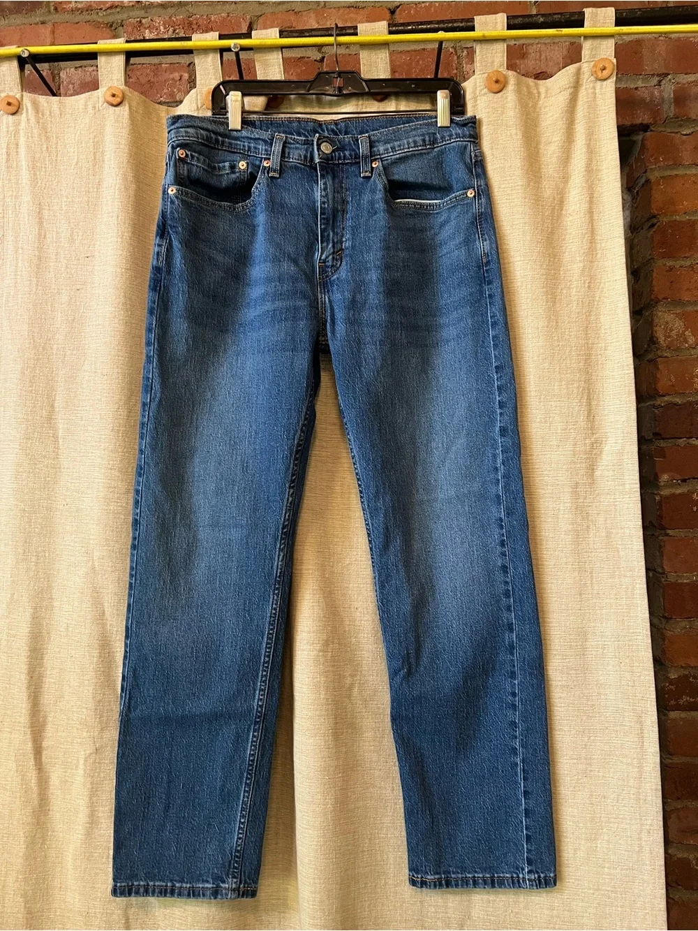 Levi’s men’s 505 medium wash straight leg jeans GR8 jeans 34 x 32”